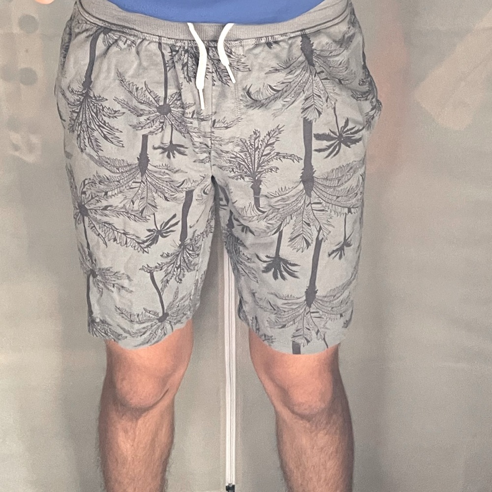 Grey palm tree printed shorts
